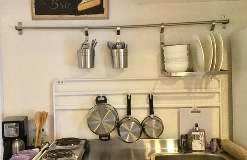 Parrot Cove Apartment | DOWNTOWN LAVENDER HOUSE LUXE STUDIO PARROT COVE WALK TO BEACH BARS DINING MORE