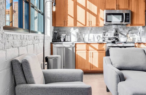 Downtown Cleveland Apartment | Downtown Loft, Luxe Mattress, Prking, FAST Wifi