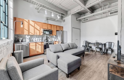 Downtown Cleveland Apartment | Downtown Loft, Luxe Mattress, Prking, FAST Wifi