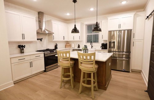 South Pensacola House | Downtown Luxurious Home - New Construction, Minutes to the Beaches, Sleeps 8