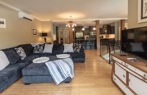 Eureka Springs Historic District Condo | Downtown luxury, full amenities with parking