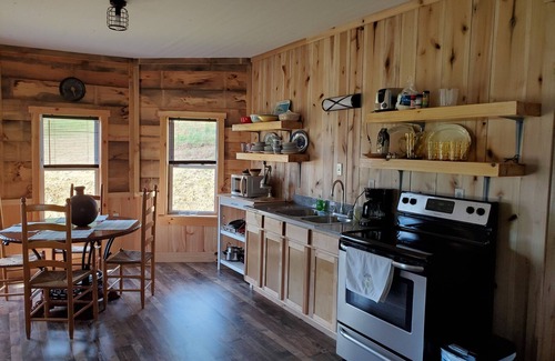 Mountain City House | Downtown Mountain City