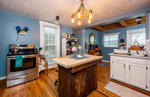 Nashville House | Downtown Nashville, IN - 5 Bedroom home