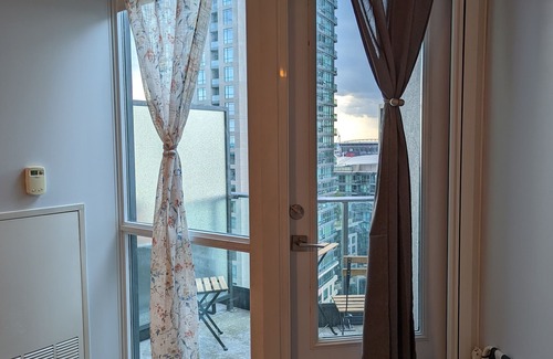 Fort York Condo | Downtown near CN Tower by THE LAKE with Secured Parking