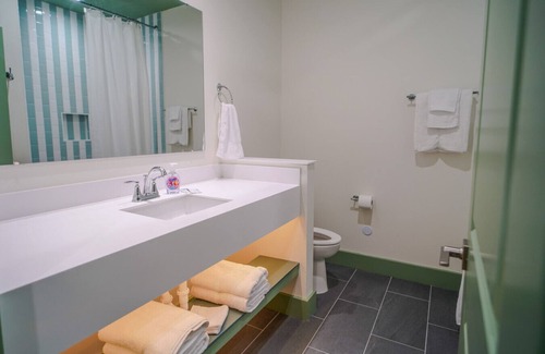 Biloxi Hotel | Downtown Ocean Springs Suite 204