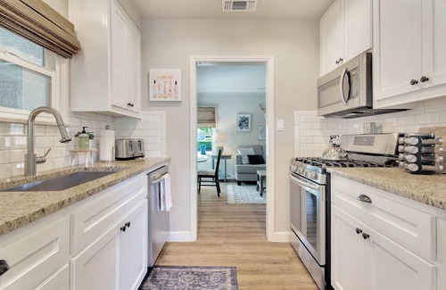 Paso Robles House | Downtown Paso: Rosé Getaway 2 Bed/1 Bath