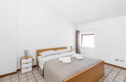 Peschiera del Garda City Centre Apartment | Downtown Peschiera, Easy Home with Wi-Fi and parking