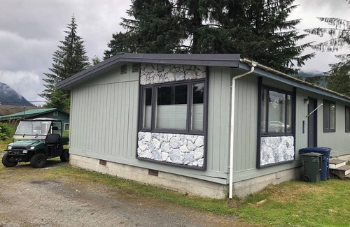 Petersburg House | Downtown Petersburg 3-bedroom home in the heart of a charming fishing town!