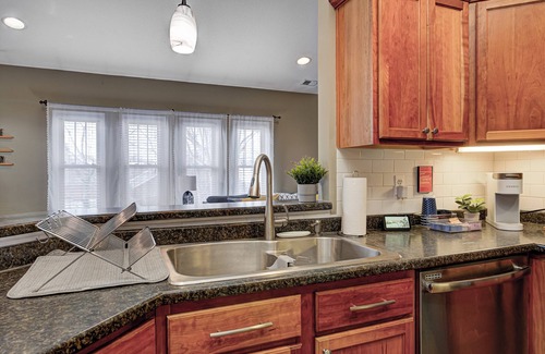 Kennedy King Condo | Downtown retreat 5mins to Bottleworks and Mass Ave w/Garage