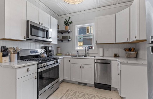 Fargo House | Downtown Retreat - Cozy Home Near Iconic Downtown