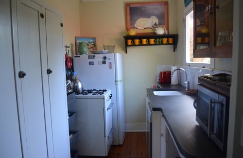 Oak Park Cottage | Downtown 'Rose Mary Cottage'