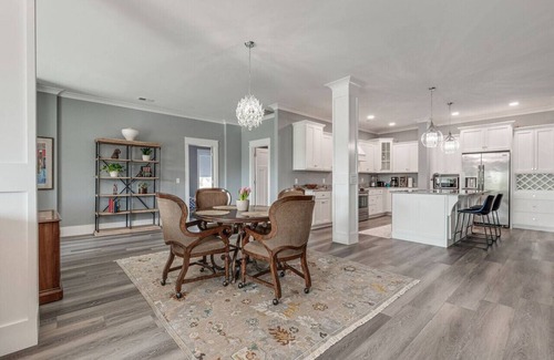 Smithville Apartment | Downtown`s BEST LOFT ON THE SQUARE `THE FIDDLE`!