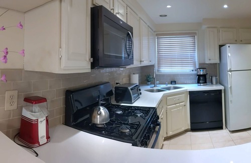 Oak Park House | Downtown Santa Barbara Coastal Retreat