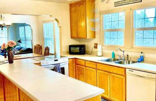 Mount Shasta House | Downtown Spacious Charming 5 Bedroom Retreat In The Heart of Mt. Shasta.