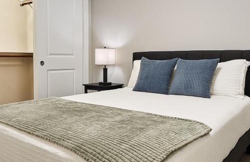 Downtown Cleveland Apartment | Downtown Sq Stadium, Casino, Rock Hall, Clinic