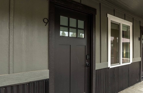 Coeur d'Alene Apartment | Downtown Studio #9 Food Truck Pavilion Next Door!