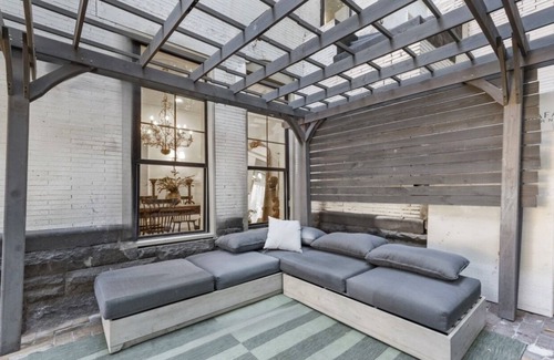Oakland House | Downtown Victorian Mansion