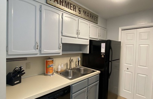 Blowing Rock Condo | Downtown-walk to Main st Blowing Rock-2nd floor/pets<35lb/close to skiing