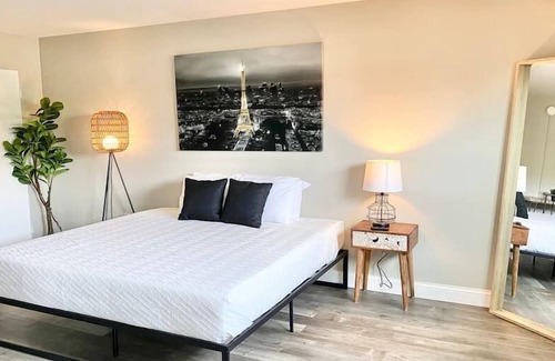 Dayton Condo | DOWNTOWN WATERFRONT | KING BED | FREE PARKING