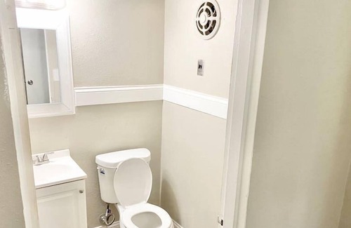 Dayton Condo | DOWNTOWN WATERFRONT | KING BED | FREE PARKING