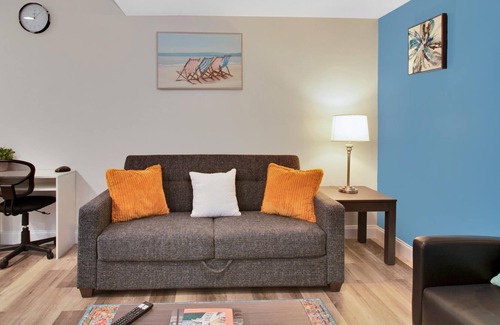 Poiciana Park II Cottage | Downtown West Palm Beach Home - Pet Friendly by RedAwning