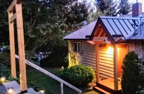 White Salmon House | Downtown White Salmon View Home