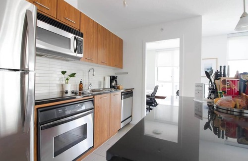 Yaletown Condo | Downtown Yaletown by COMFYSUITES