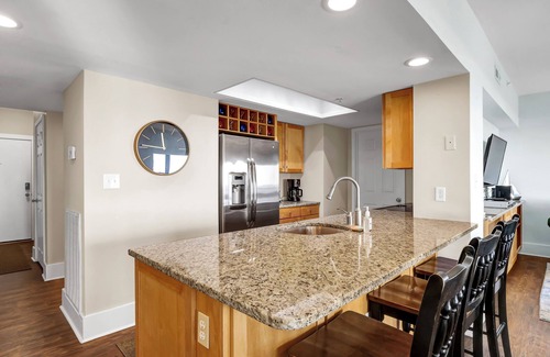 Shell Island Condo | DR 2306 – Oceanfront condo convenient to pool, tennis court and beach access