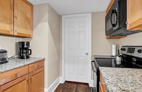 Shell Island Condo | DR 2306 – Oceanfront condo convenient to pool, tennis court and beach access