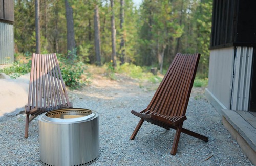 Coram Cabin | Drake's Hideaway @Aspen Hollow: Luxury Tiny Cabin near Glacier National Park