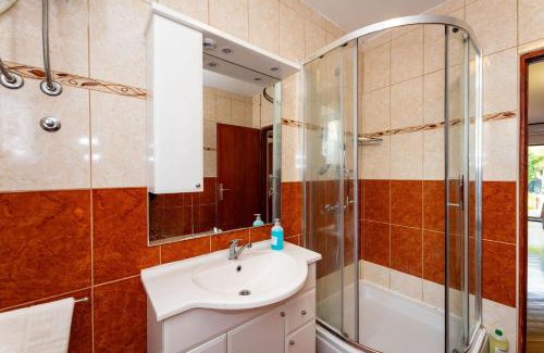 Zrce Apartment | Drazen Charming Three Bedroom Apartment