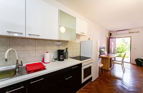 Zrce Apartment | Drazen Charming Three Bedroom Apartment