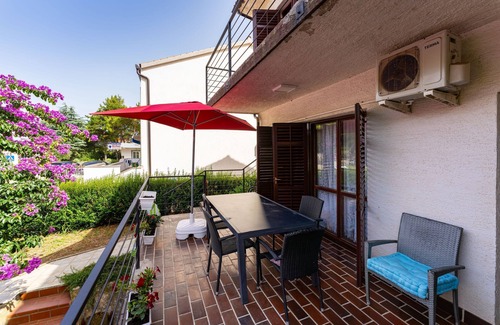 Zrce Apartment | Drazen Charming Three Bedroom Apartment