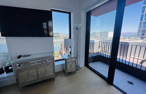 Mission Bay Condo | DREAM Condo in SF~𝐌𝐨𝐬𝐭 𝐢𝐜𝐨𝐧𝐢𝐜 𝐖𝐚𝐭𝐞𝐫𝐟𝐫𝐨𝐧𝐭 & 𝐂𝐢𝐭𝐲 𝐕𝐢𝐞𝐰