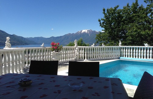 Gordola House | Dream holiday house with a fantastic view of Lake Maggiore and the swimming pool