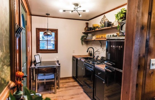 Bellevue Cabin | Dream Maker | River Cabin+ Hot Tub w/TV+ Pickleball