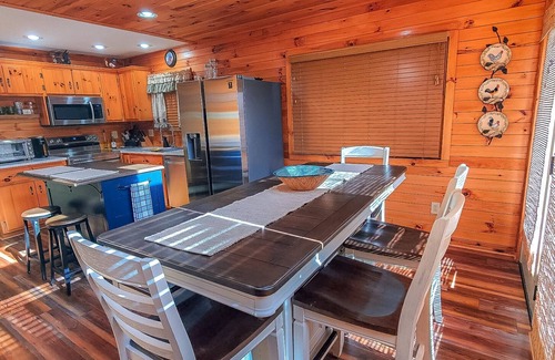 Grassy Creek Cabin | Dream Mountain Delight - Mountain Magic: October in the Carolinas