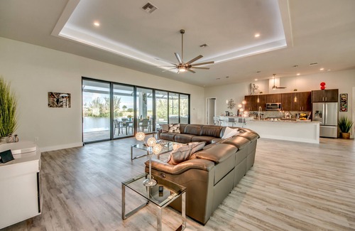 Burnt Store House | Dream villa in Cape Coral for 8 people, directly on the lake and access to the golf course