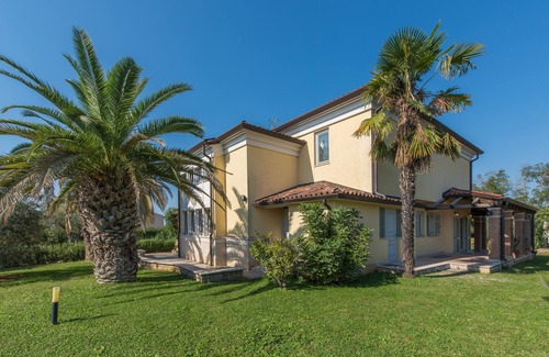 Mali Maj Villa | Dream villa with large swimming pool, 800m from the sea with 5 bedrooms 4 bathrooms