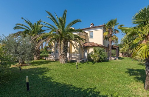 Mali Maj Villa | Dream villa with large swimming pool, 800m from the sea with 5 bedrooms 4 bathrooms