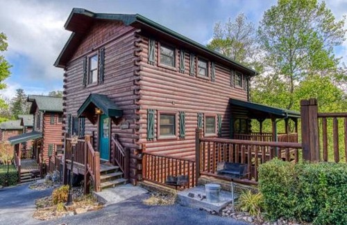 Hemlock Hills Apartment | Dreams Come True With This Luxury Cabin