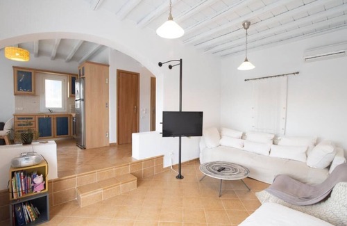 Ano Mera Apartment | Dreamscape 3-Bedroom Mykonos Hideaway