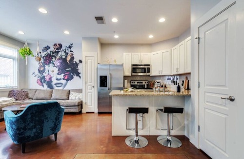 West End Condo | Dreamscape: King Beds & Keyless Entry Near Music Row – A Stunning Nashville Escape!