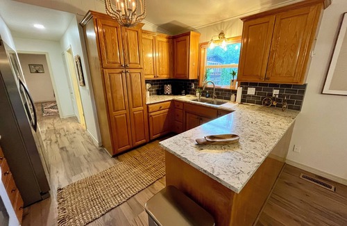 Bella Vista Cabin | Dreamy Days Lake Front Cabin, on the water/on the trails!