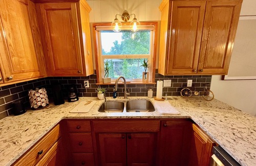 Bella Vista Cabin | Dreamy Days Lake Front Cabin, on the water/on the trails!