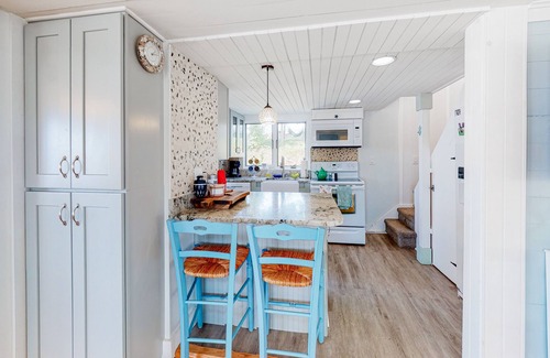 Ipswich House | Dreamy escape on the water with rocky beach,fire pit and outdoor seating