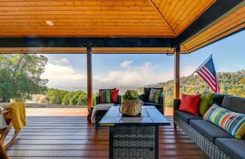 Roseburg House | Dreamy Hilltop View Roseburg Retreat with Hot Tub!