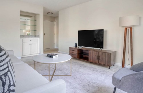 Palo Alto Apartment | Dreamy Palo Alto 1BR w/ Gym & Sun Deck, 3 mins to Stanford, by Blueground