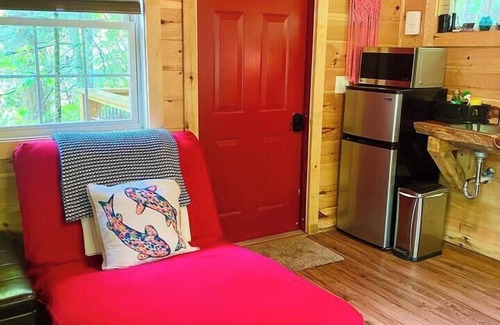 Copperhill Cabin | Dreamy Treehouse Getaway ~Dog Friendly~Disc Golf