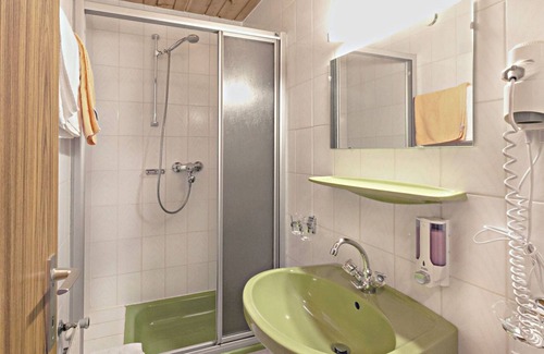 Mathon Apartment | Dreibettzimmer Nr. 101 - Edelweißhof, Mathon